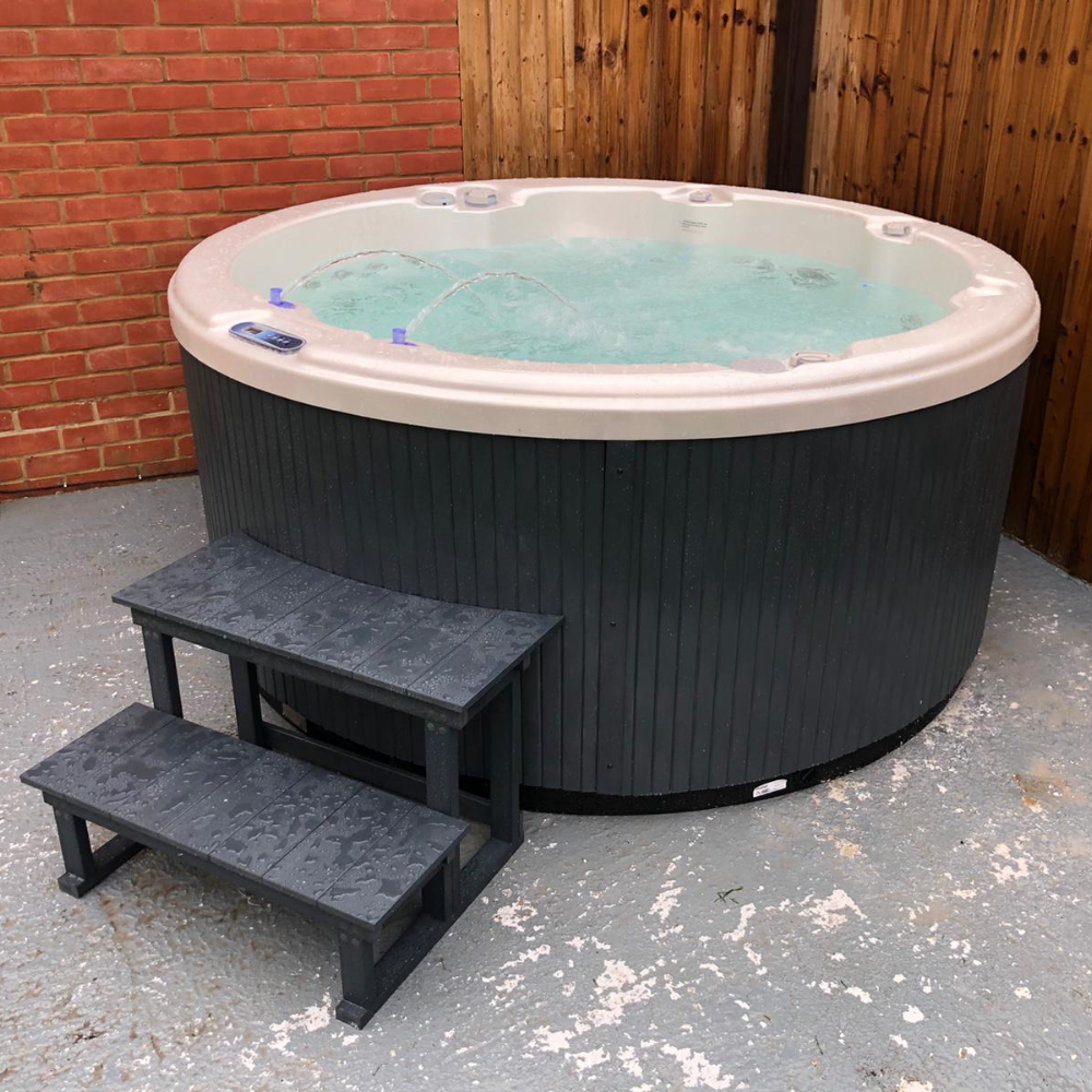 Luso Spas Zodiac 7 Seater Hot Tub